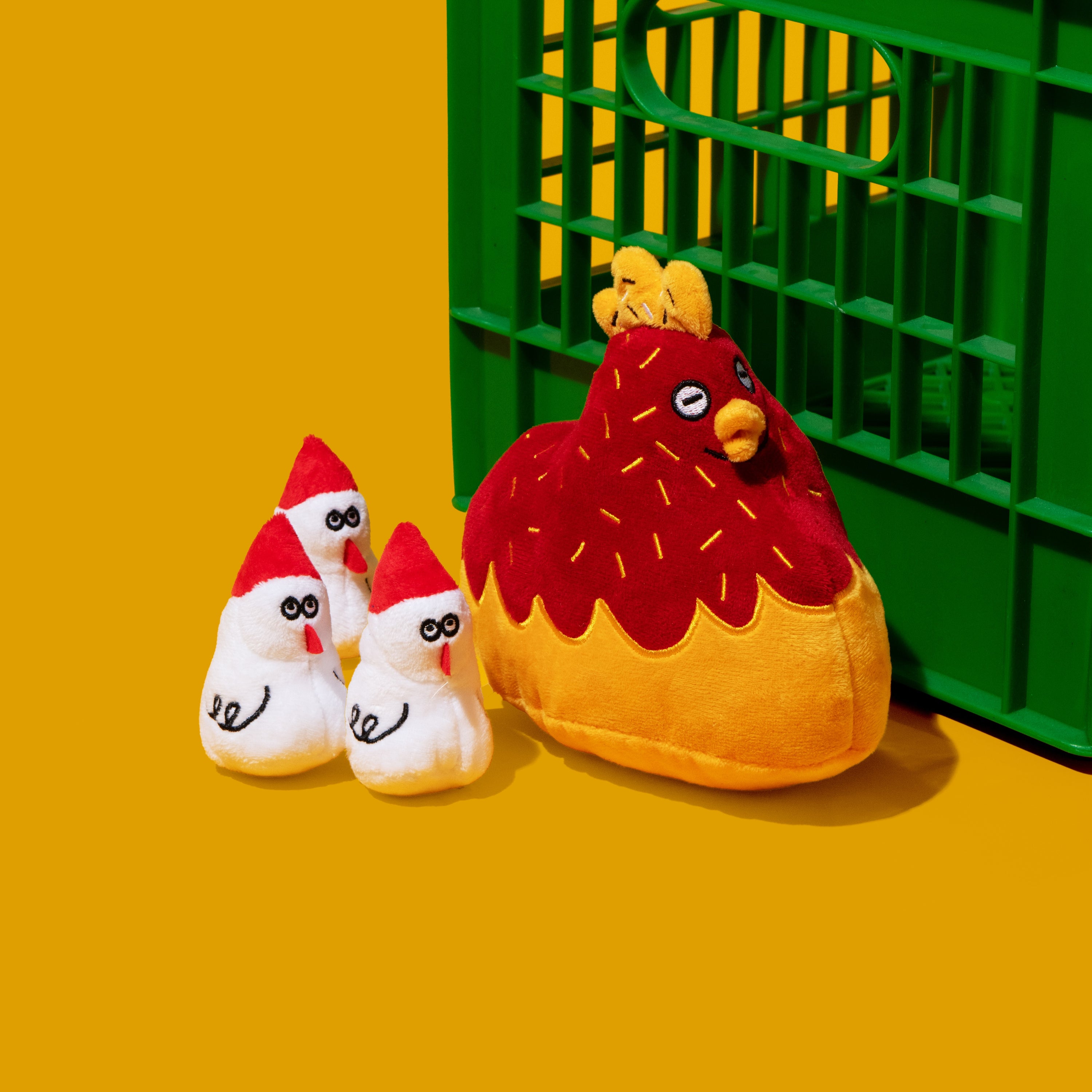 めんどりとひよこの鳴き声でおやつを隠せるぬいぐるみ（犬用）